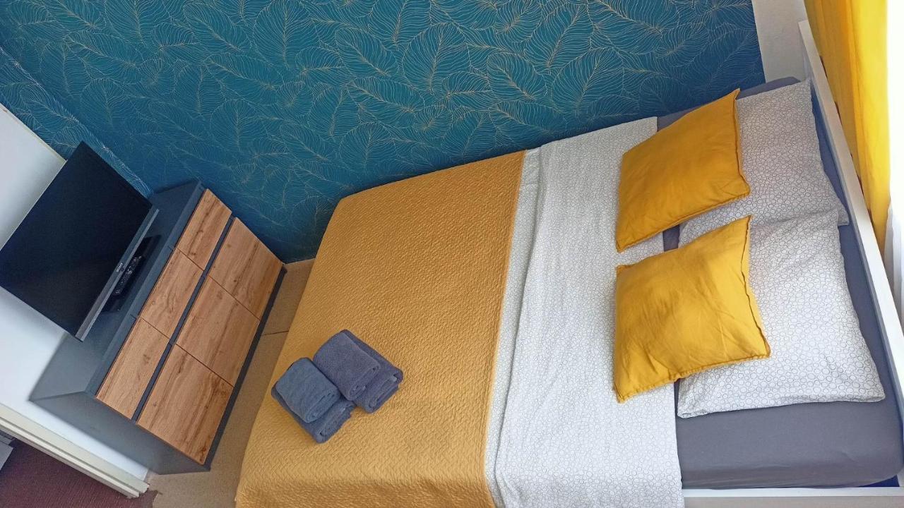 Kawalerka Czestochowa 17 Apartamento Exterior foto